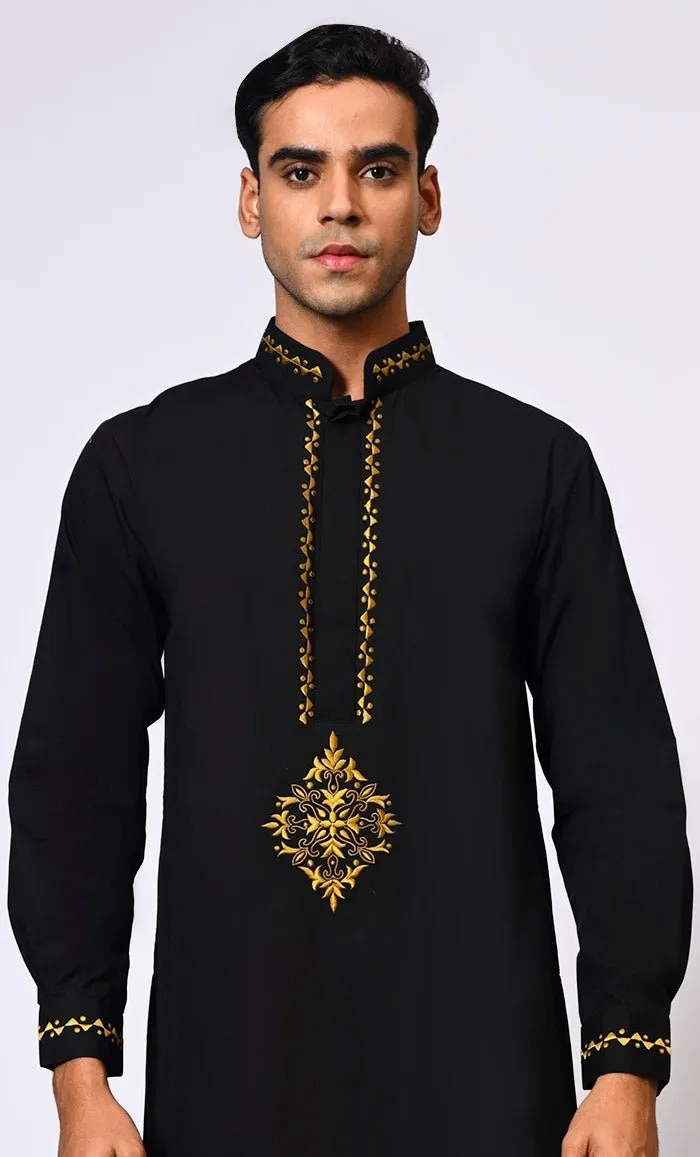 Artisanal Embroidery: Men's Black Thobe Crafted with Attention to Detail