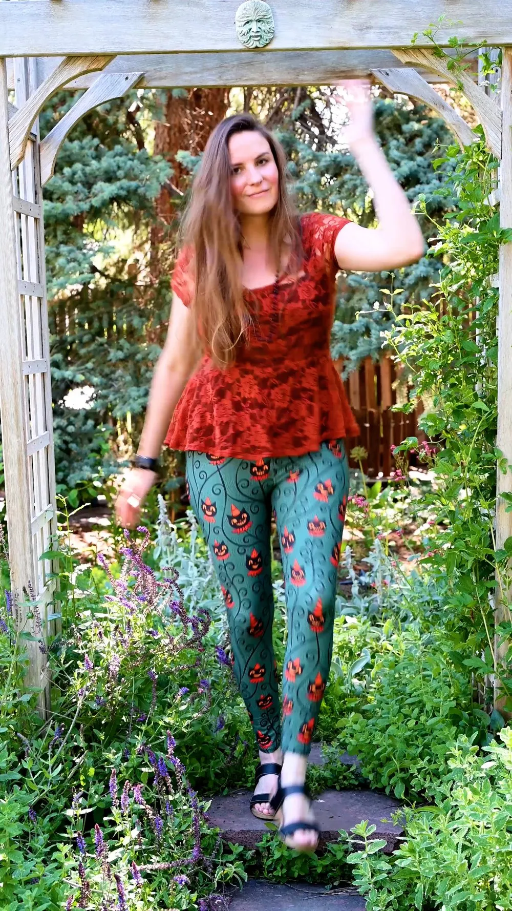 "Creeping Jack Vine" Black Vintage Cat Johanna Parker Exclusive - High-quality Handcrafted Vibrant Leggings