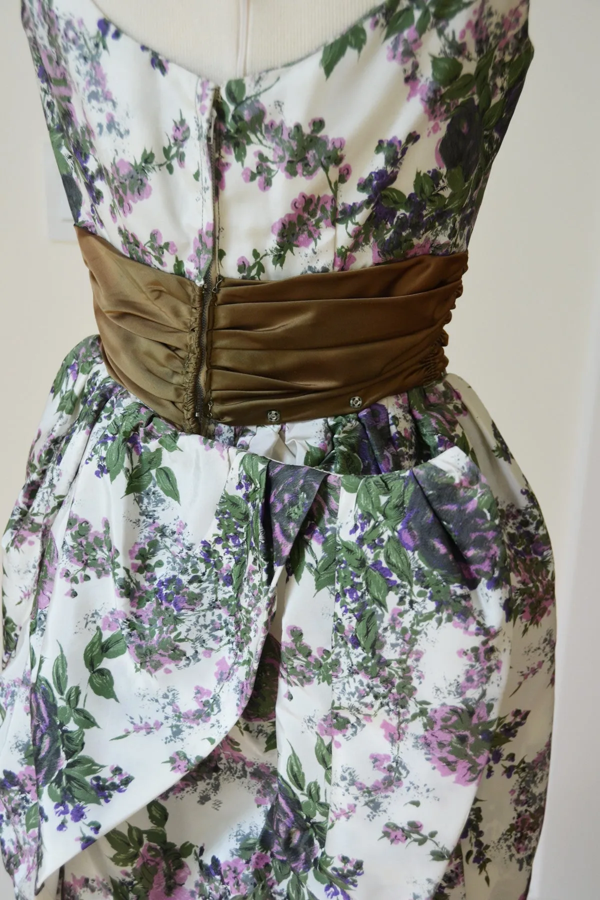 Vavoom!  Mad Men 1960s Tulip Hem Vintage Cocktail Dress Floral Print Taffeta